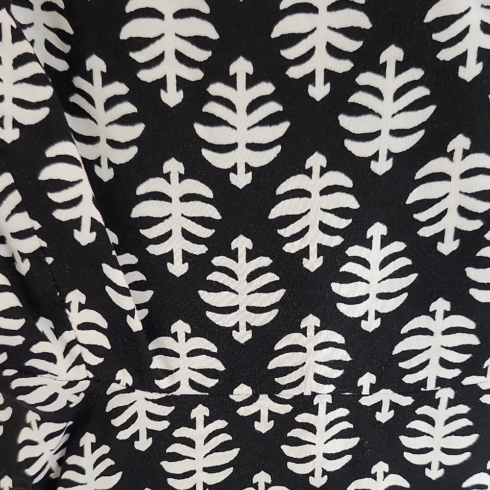 Old Navy Black and White Spaghetti Strap Mini Sundress - Picture 3 of 8